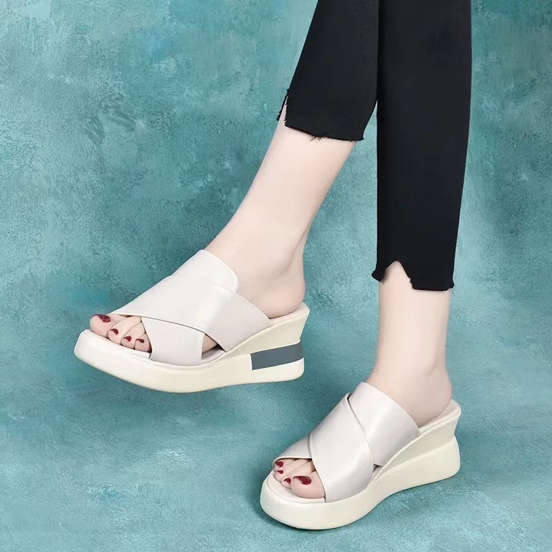 Summer Outdoor Women's Wedges Slippers Slip-On Shoes Woman Flat Peep Toe Breathable Soft Platform Genuine Leather Sandals 2022
Summer Outdoor Women's Wedges Slippers Slip-On Shoes Woman Flat Peep Toe Breathable Soft Platform Genuine Leather Sandals 2022