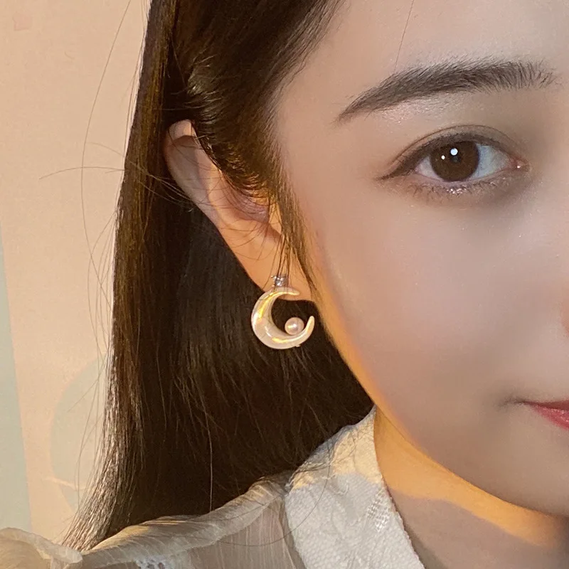 Уникальные дизайнерские серьги-гвоздики в романтическом стиле, украшенные жемчугом, ювелирные изделия для женщин S925 
Уникальные дизайнерские серьги-гвоздики в романтическом стиле, украшенные жемчугом, ювелирные изделия для женщин S925