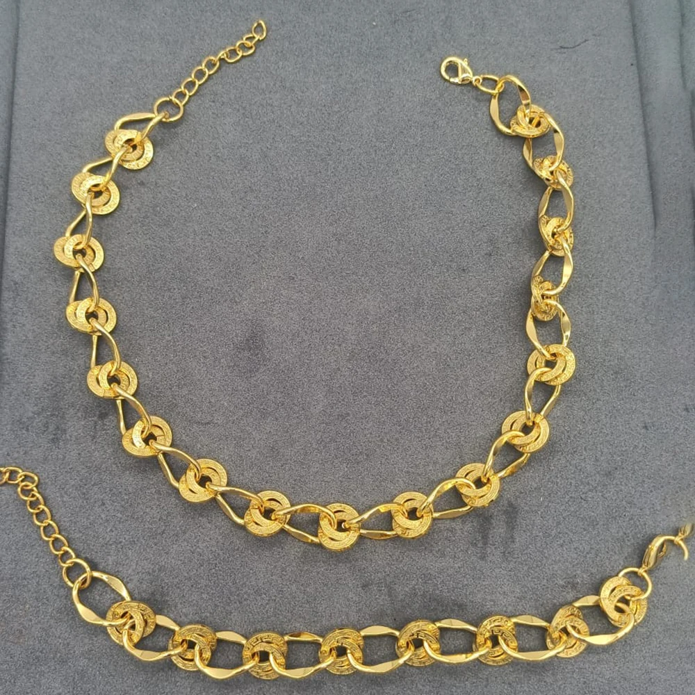 Fashion Jewelry Set for Women Gold Plated Necklace and Bracelet 2Pcs Set for Bridal Engagement Street Style Punk Chain Necklace
Fashion Jewelry Set for Women Gold Plated Necklace and Bracelet 2Pcs Set for Bridal Engagement Street Style Punk Chain Necklace