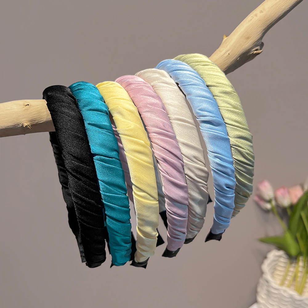 Обруч для волос атласный в складку, тонкий нескользящий обруч со складками, однотонный аксессуар на голову
Обруч для волос атласный в складку, тонкий нескользящий обруч со складками, однотонный аксессуар на голову