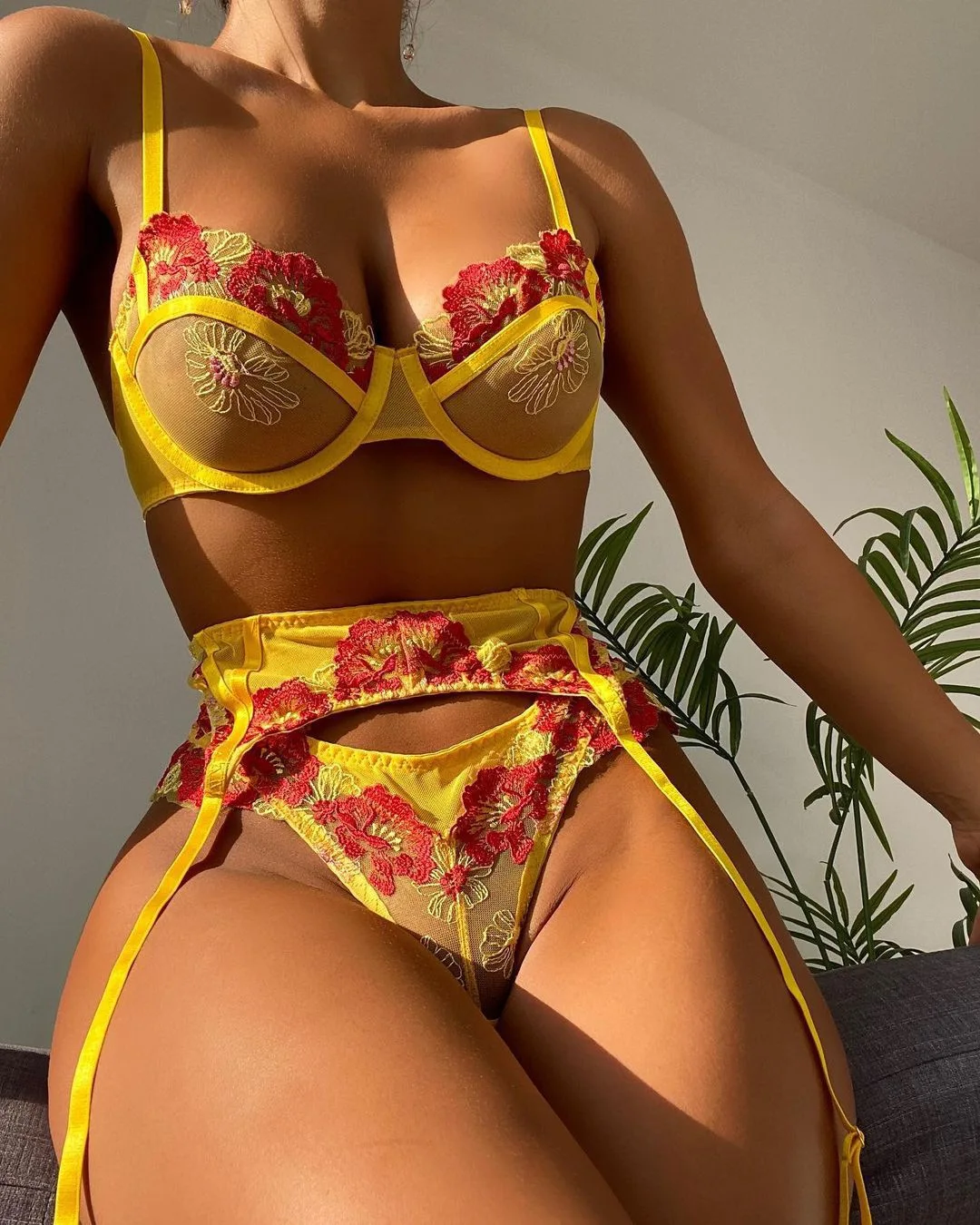 MXXQD Sexy lingerie Floral Lace Exotic Set Woman Lingerie Set Garter Lace Sexy yellow Underwear Fancy Thongs Sets 3 Pcs
MXXQD Sexy lingerie Floral Lace Exotic Set Woman Lingerie Set Garter Lace Sexy yellow Underwear Fancy Thongs Sets 3 Pcs