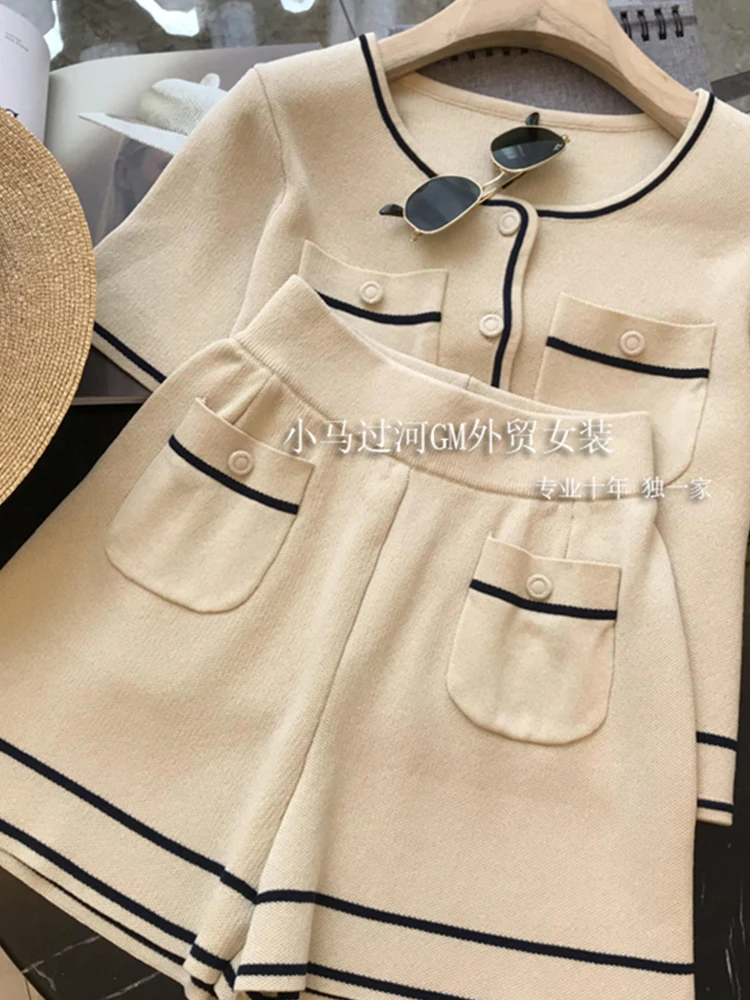 French Elegant Knitted Ladies Set O-neck Single Breasted Short Sleeve Tops And Fashion All-Match Pockets Baggy Mini Shorts Mujer
French Elegant Knitted Ladies Set O-neck Single Breasted Short Sleeve Tops And Fashion All-Match Pockets Baggy Mini Shorts Mujer