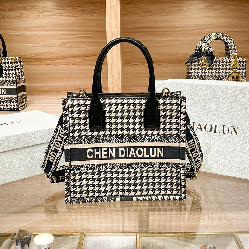 New Luxury Houndstooth Casual Tote Bags for Women handbag Large Shoulder Bag Female Travel Handbags Versatil lady crossbody bag
New Luxury Houndstooth Casual Tote Bags for Women handbag Large Shoulder Bag Female Travel Handbags Versatil lady crossbody bag