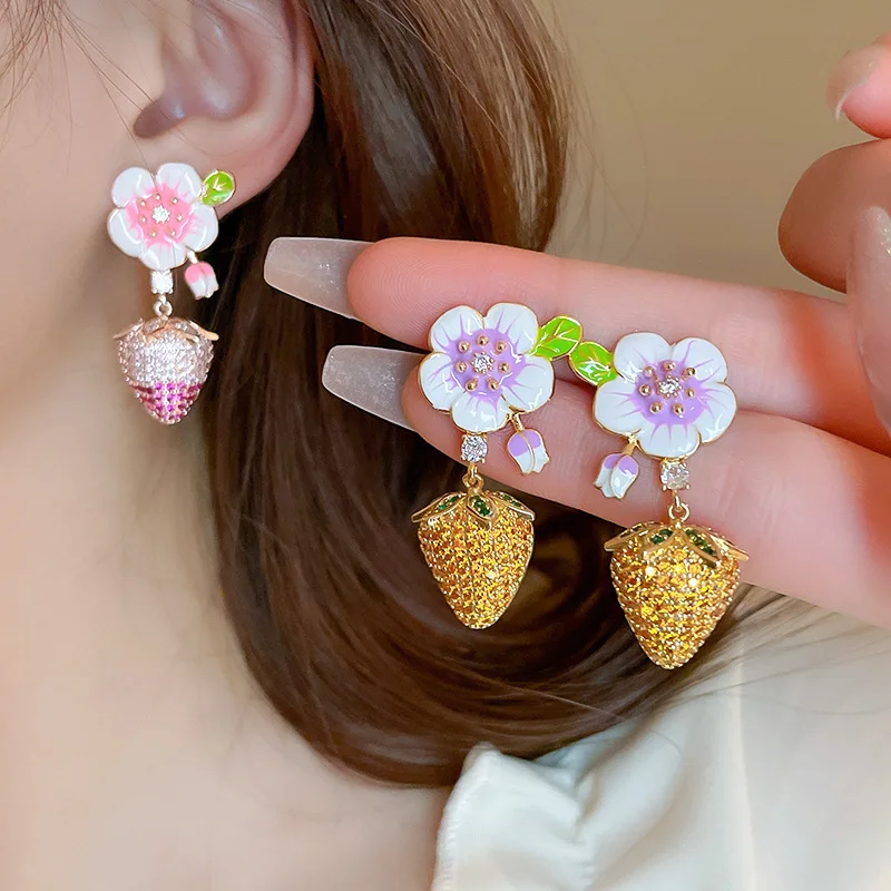 Minar INS Fashion Contrast Color Enamel Flower Drop Earrings for Women Girls Shiny CZ Zircon Strawberry Pendant Earring Brincos
Minar INS Fashion Contrast Color Enamel Flower Drop Earrings for Women Girls Shiny CZ Zircon Strawberry Pendant Earring Brincos