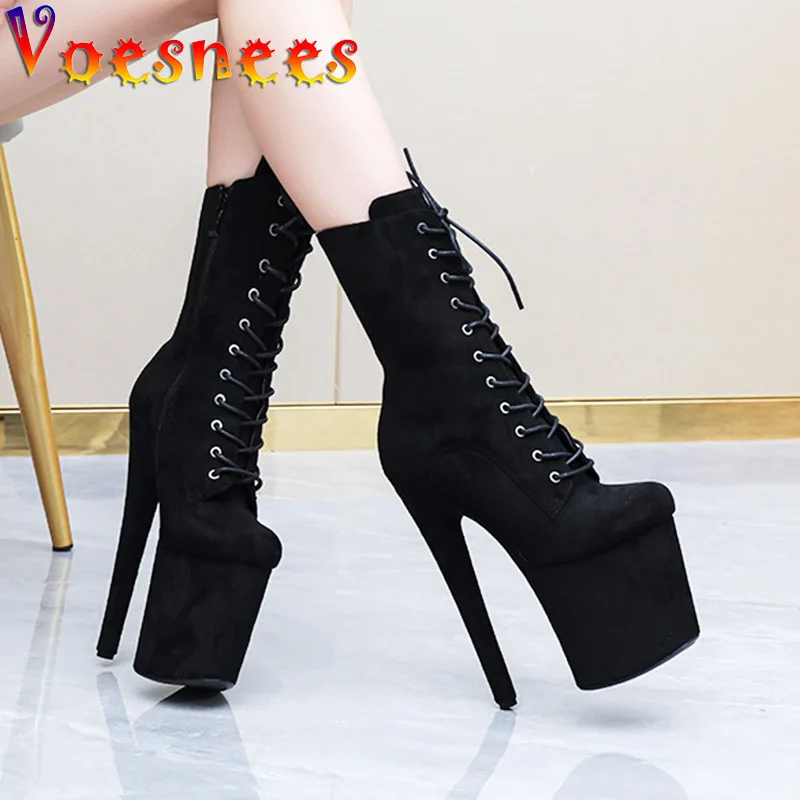 Женские замшевые ботинки на высоком каблуке 20 см, с круглым носком
Женские замшевые ботинки на высоком каблуке 20 см, с круглым носком