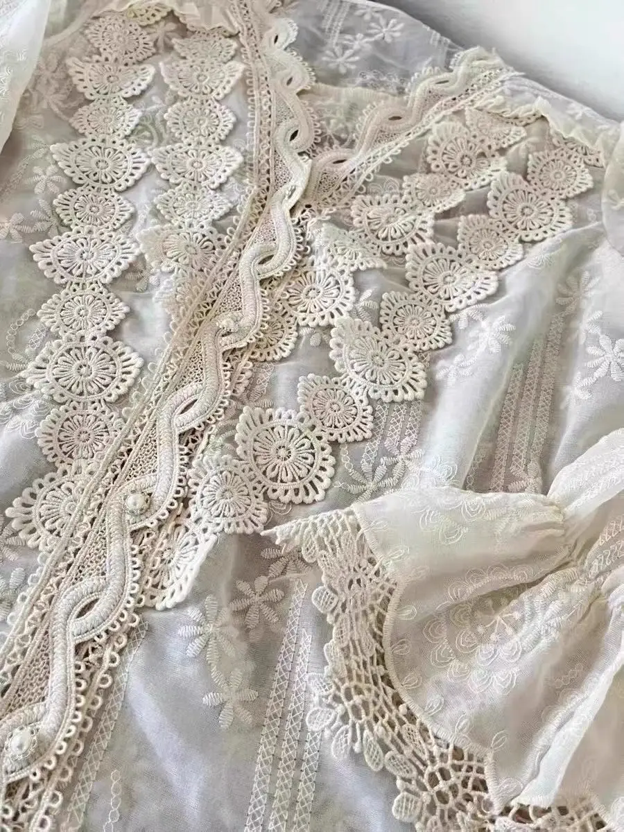 French Lace V-neck Shirt Women's Long Sleeve Soft Sweet Chic Palace Style Top Spring Summer 2023 New
French Lace V-neck Shirt Women's Long Sleeve Soft Sweet Chic Palace Style Top Spring Summer 2023 New