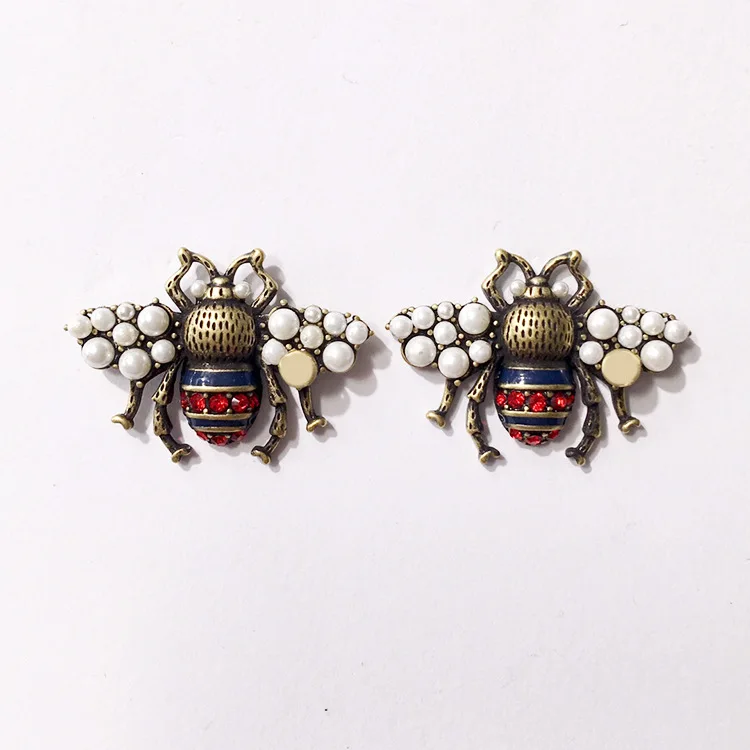 Brand earrings, personality, fashion, retro style, bee pearl modeling, advanced craftsmanship gifts for lovers 2020 new hot
Brand earrings, personality, fashion, retro style, bee pearl modeling, advanced craftsmanship gifts for lovers 2020 new hot
