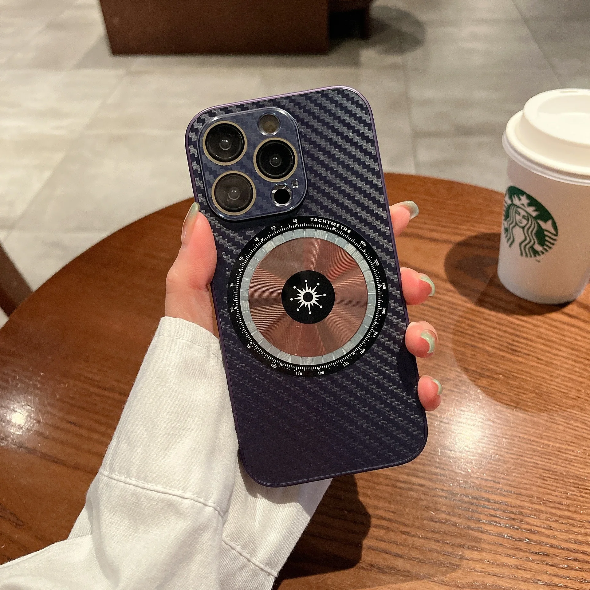 Magnetic wireless charging carbon fiber pattern For iPhone14 13 12ProMax fashion phone case
Magnetic wireless charging carbon fiber pattern For iPhone14 13 12ProMax fashion phone case