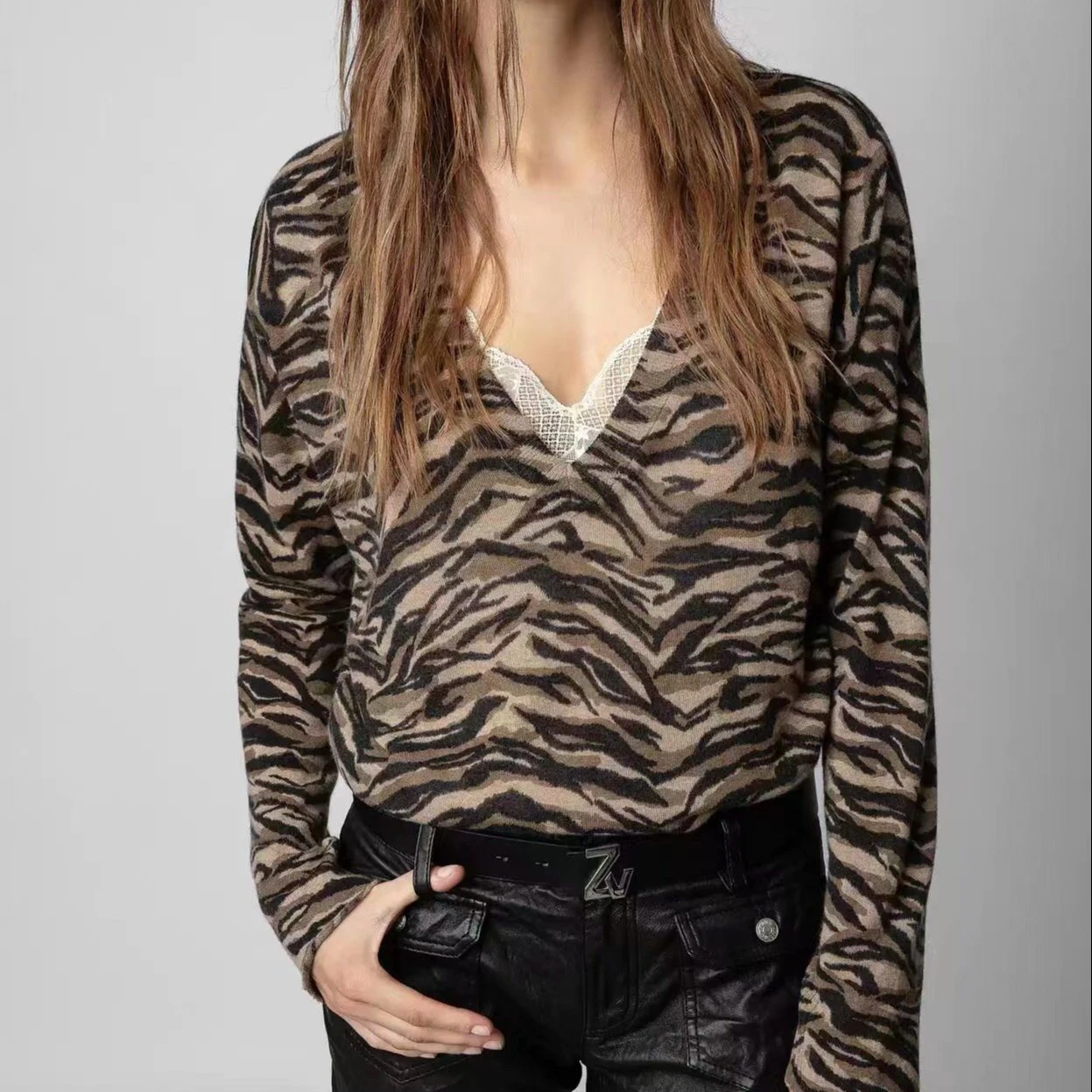 Women Camouflage Print Cashmere Sweater 2022 new V-neck Long Sleeve Ladies Retro Knit Tops
Women Camouflage Print Cashmere Sweater 2022 new V-neck Long Sleeve Ladies Retro Knit Tops