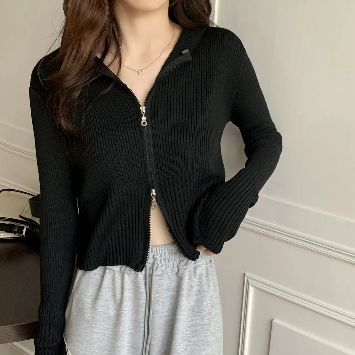 Vintage Knitted Sweater clothes black white stripe Y2K base Sweaters Women thin long Sleeve slim crop top Zip Up Jacket Cardigan
Vintage Knitted Sweater clothes black white stripe Y2K base Sweaters Women thin long Sleeve slim crop top Zip Up Jacket Cardigan