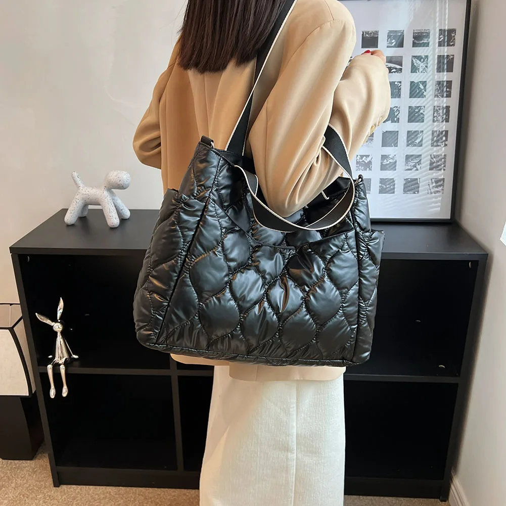 Fashion Large Capacity Space Padded Handbags Women Casual Shoulder Bags 2022 Winter Nylon Down Cotton Crossbody Bags for Female
Fashion Large Capacity Space Padded Handbags Women Casual Shoulder Bags 2022 Winter Nylon Down Cotton Crossbody Bags for Female