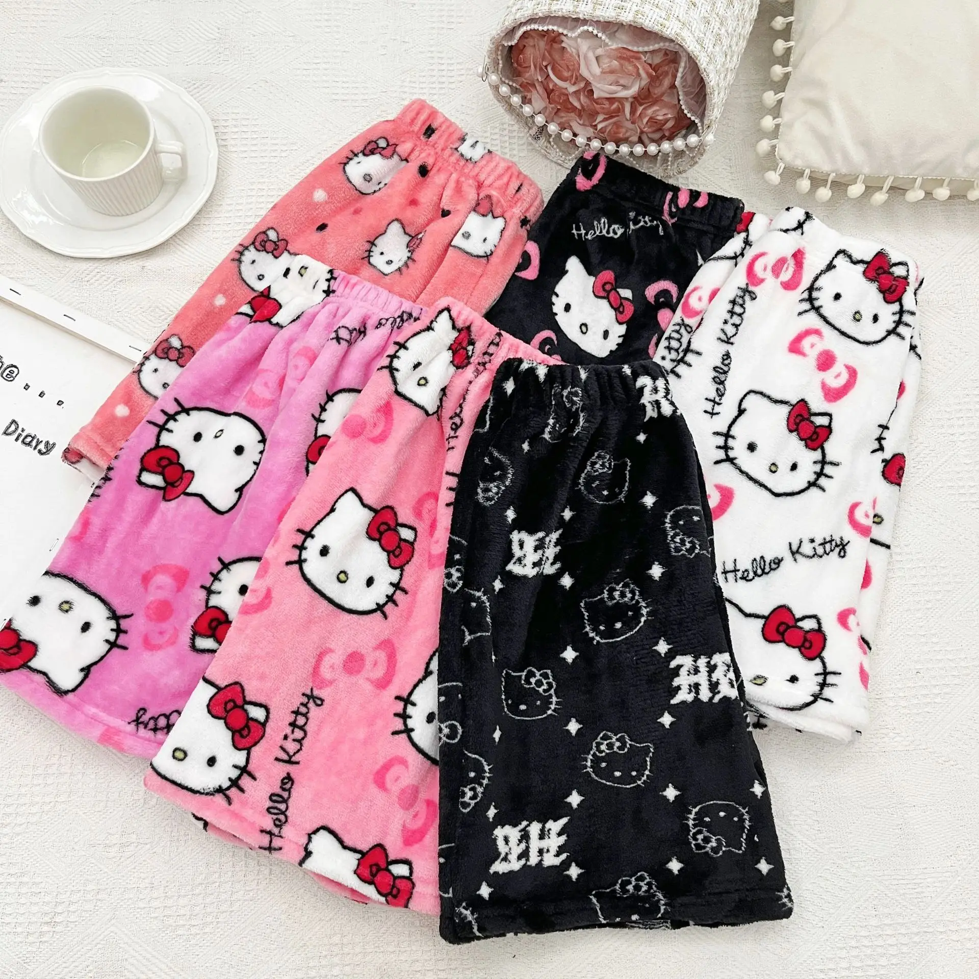 Женские шорты Hello Kitty Sanrio