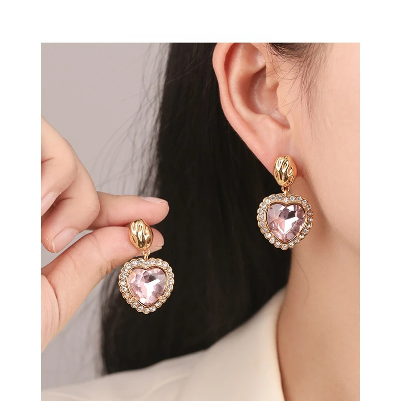 Elegant Heart Gemstone Earrings Women's High-Grade Color Crystal Earrings Silver Pin Earrings
Elegant Heart Gemstone Earrings Women's High-Grade Color Crystal Earrings Silver Pin Earrings