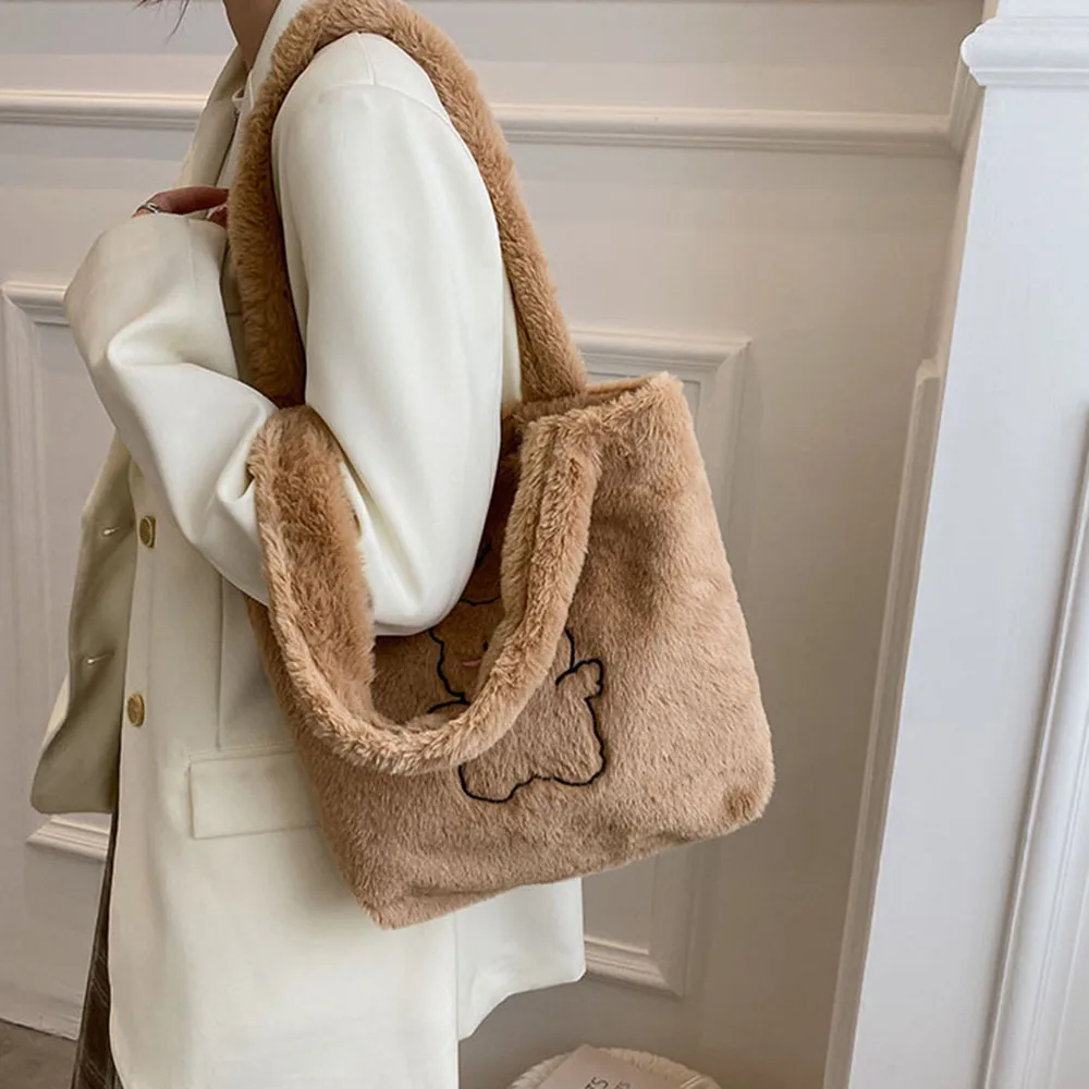 Little Bear Embroidery Plush Women Bag Autumn Winter Large Capacity Handbag Girls Shopper Bags Cute Shoulder Bag New Tote Bags
Little Bear Embroidery Plush Women Bag Autumn Winter Large Capacity Handbag Girls Shopper Bags Cute Shoulder Bag New Tote Bags