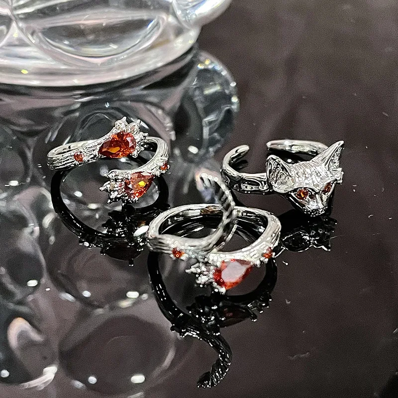 New Heart Personality Ins Retro Style Red Zirconia Dark Wind Ring Female Cat Claw Tail Opening Combination Rings Anillos Mujer
New Heart Personality Ins Retro Style Red Zirconia Dark Wind Ring Female Cat Claw Tail Opening Combination Rings Anillos Mujer