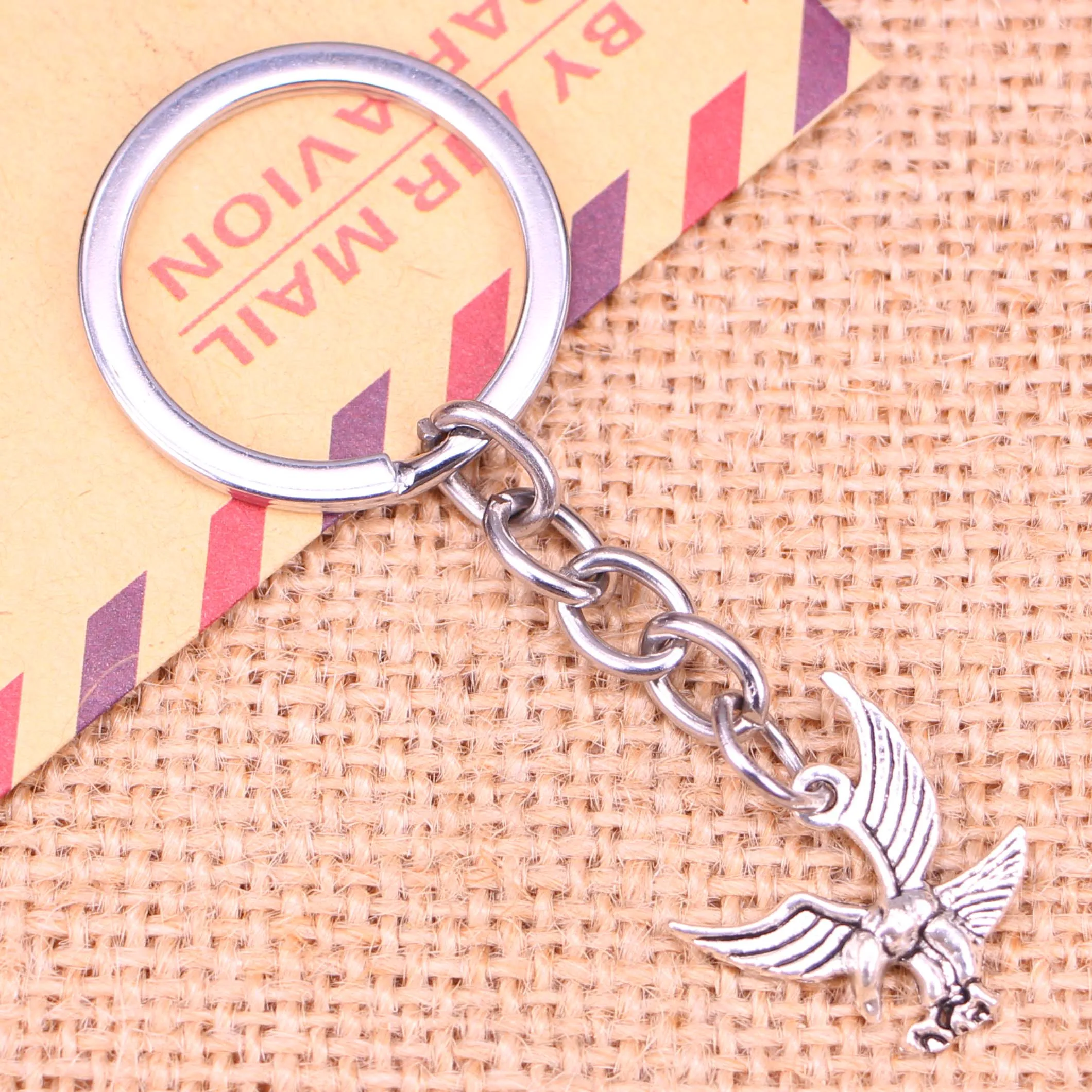 20pcs New Fashion Keychain 20x20mm eagle hawk Pendants DIY Men Jewelry Car Key Chain Ring Holder Souvenir For Gift
20pcs New Fashion Keychain 20x20mm eagle hawk Pendants DIY Men Jewelry Car Key Chain Ring Holder Souvenir For Gift