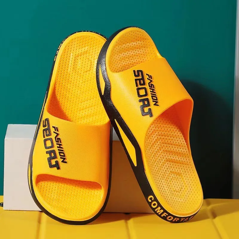 Summer New Men's Slippers 2023 Comfortable and Breathable Bathroom Slippers Beach Luxury Sandals Designer Shoes Men Striped
Summer New Men's Slippers 2023 Comfortable and Breathable Bathroom Slippers Beach Luxury Sandals Designer Shoes Men Striped