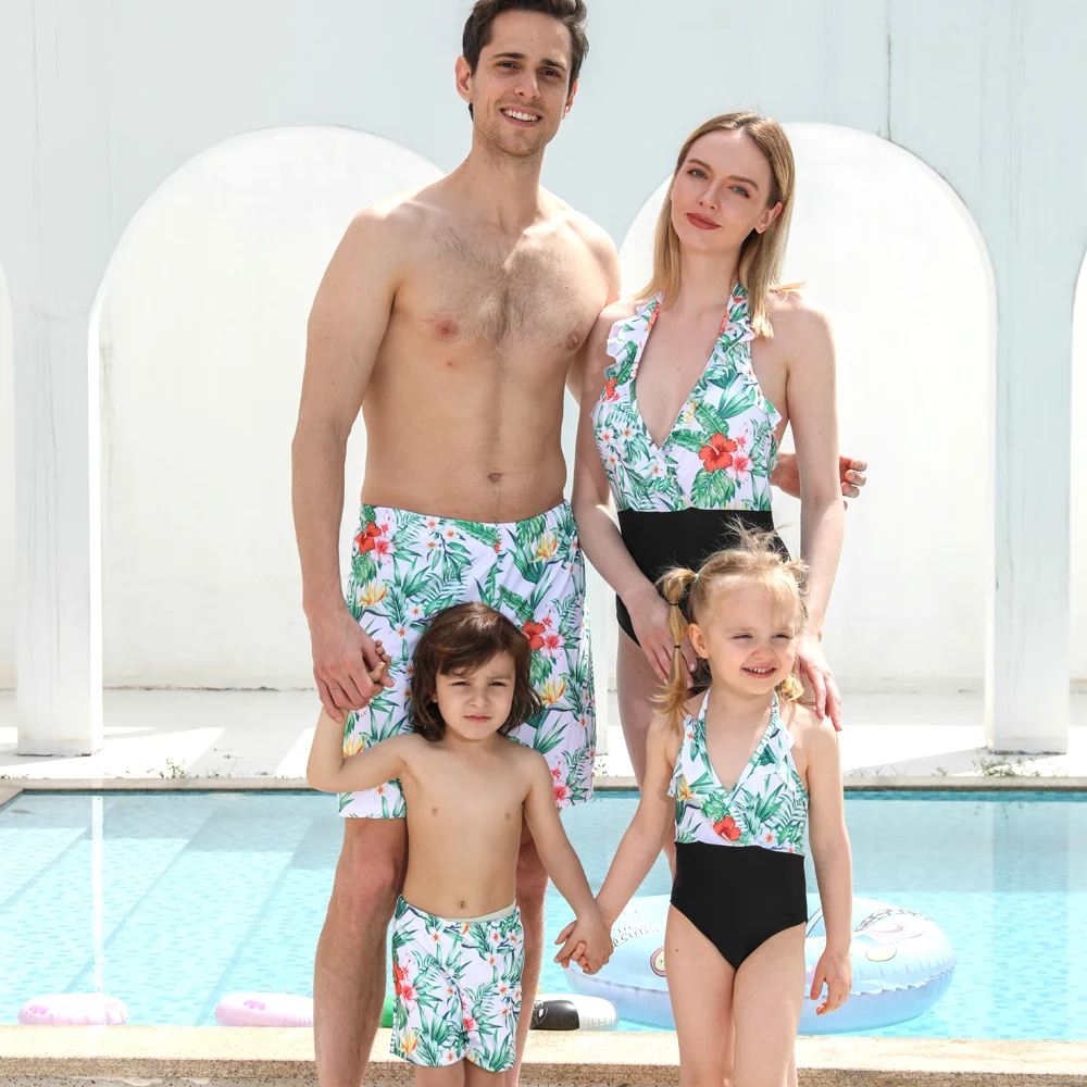 Family Matching Swimsuits 2022 Summer Flower Pattern Deep V Neck Swimwear Mother Daughter Sexy Slim Bikini Set Father Son Shorts
Family Matching Swimsuits 2022 Summer Flower Pattern Deep V Neck Swimwear Mother Daughter Sexy Slim Bikini Set Father Son Shorts
