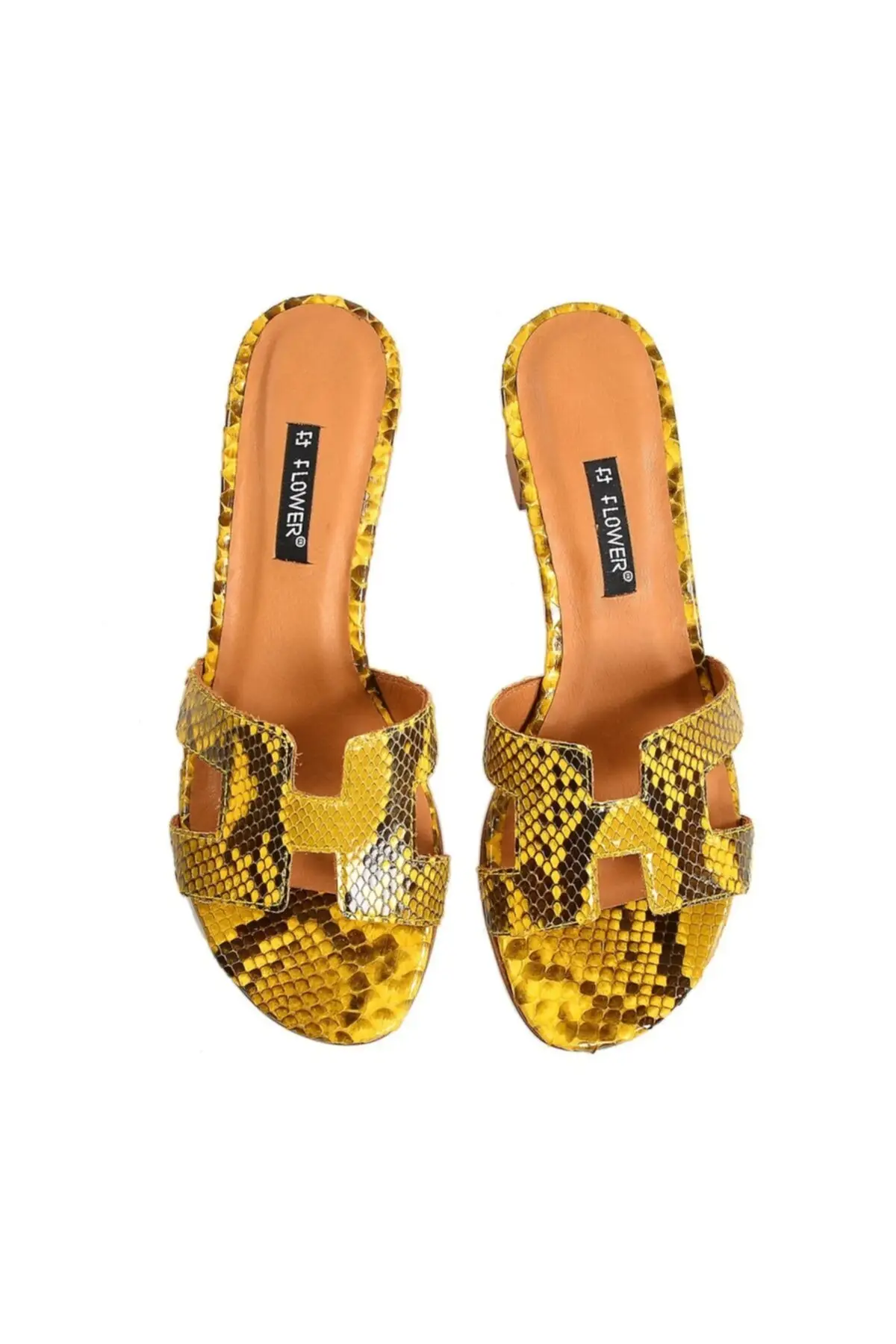 Yellow band detailed leather heels slippers
Yellow band detailed leather heels slippers