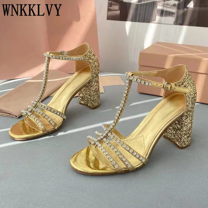 2022 Gold Glitter Chunky High Heel Sandals Women Real Leather Narrow Band Crystal Decor Sandalias Summer Sexy Party Dress Shoes
2022 Gold Glitter Chunky High Heel Sandals Women Real Leather Narrow Band Crystal Decor Sandalias Summer Sexy Party Dress Shoes