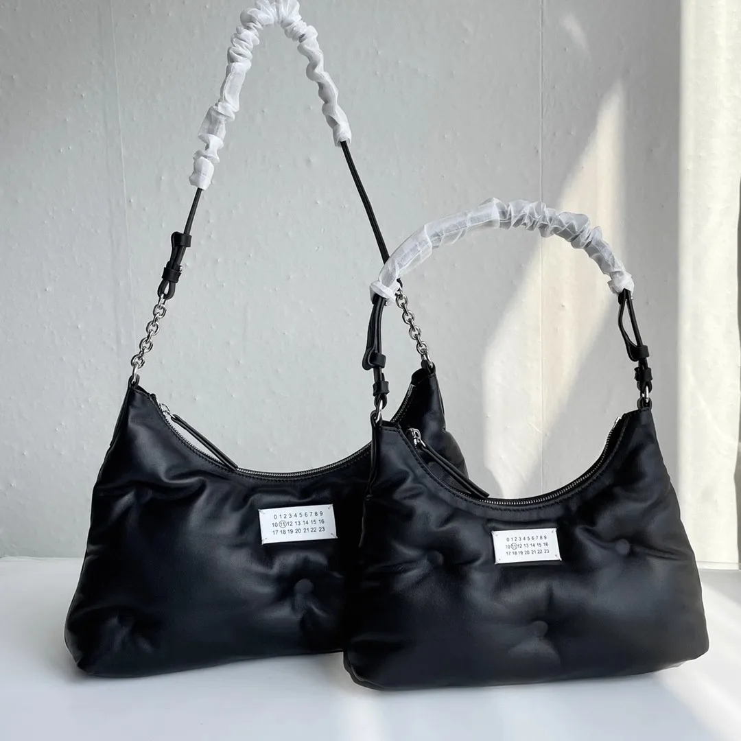 MM6 Margiela сумка на плечо из натуральной кожи женские сумки фирменный дизайн кошелек с цепочкой Роскошная мягкая сумка в виде облака
MM6 Margiela сумка на плечо из натуральной кожи женские сумки фирменный дизайн кошелек с цепочкой Роскошная мягкая сумка в виде облака