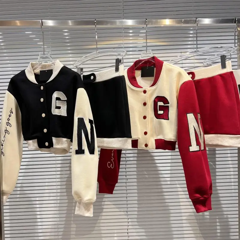 Online Celebrity 2022 Spring New Embroidered Letters Contrast Baseball Jacket Jacket+single Button Short Skirt Suit Za Fashion
Online Celebrity 2022 Spring New Embroidered Letters Contrast Baseball Jacket Jacket+single Button Short Skirt Suit Za Fashion