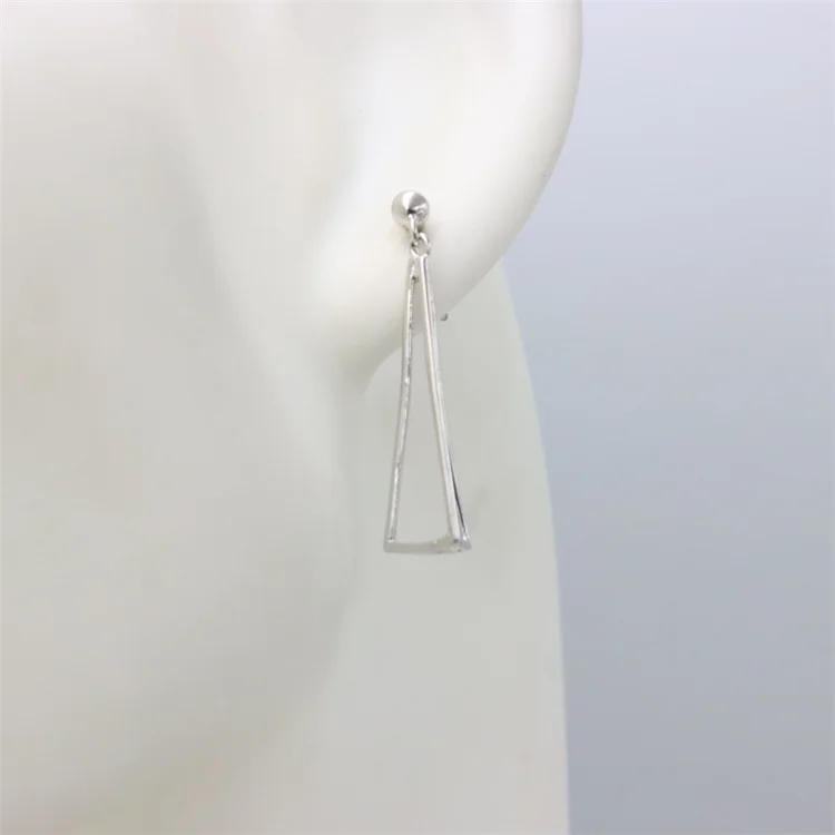 ZFSILVER Lovely Fashion S925 Sterling Silver Hollow Geometry Triangle Stud Earring Jewelry For Women Charm Party Gift Sweet Girl
ZFSILVER Lovely Fashion S925 Sterling Silver Hollow Geometry Triangle Stud Earring Jewelry For Women Charm Party Gift Sweet Girl
