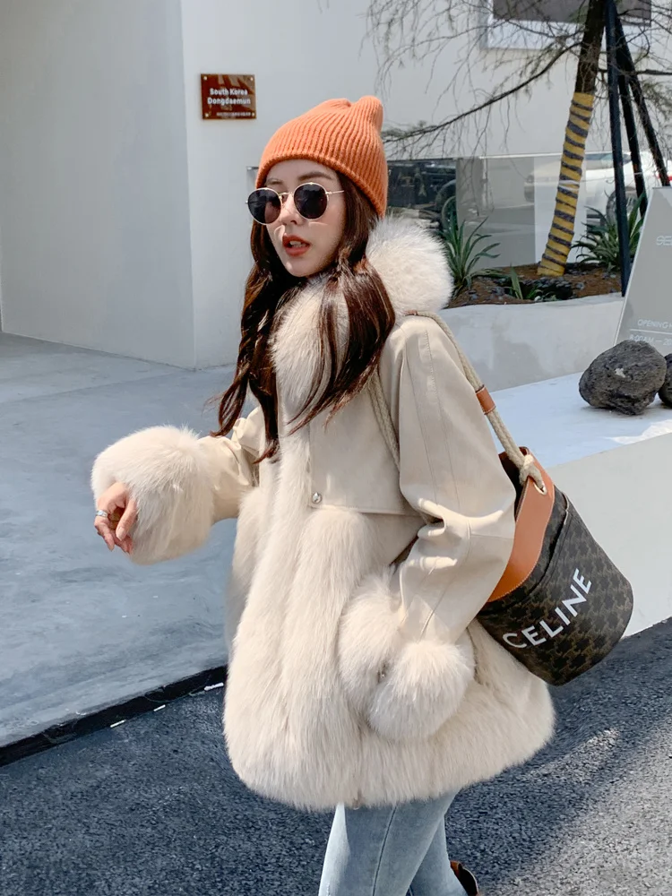 Fox Fur Coat Whole Leather Stitching Sheepskin Real Fur and Leather Overcoat 
Fox Fur Coat Whole Leather Stitching Sheepskin Real Fur and Leather Overcoat