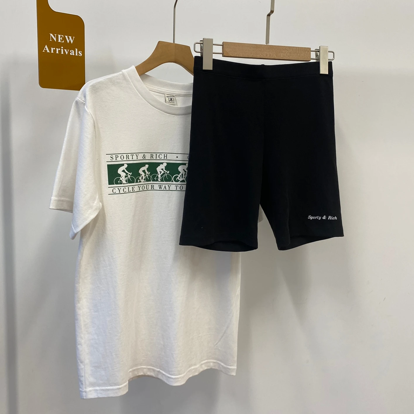 American Retro 2022 Spring And Summer Sports Bike Letter Printing Round Neck T-shirt Riding Pants Suit
American Retro 2022 Spring And Summer Sports Bike Letter Printing Round Neck T-shirt Riding Pants Suit