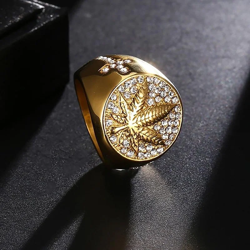 European and American Trendy Maple Leaf Micro Inlaid Crystal Men's Rings Banquet Fashion Business Ring Jewelry Whole Sale
European and American Trendy Maple Leaf Micro Inlaid Crystal Men's Rings Banquet Fashion Business Ring Jewelry Whole Sale