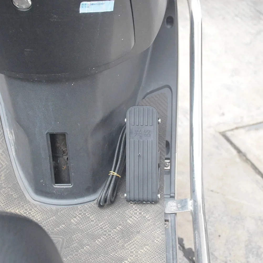 Electric Bicycle Foot Throttle Ebike Go Karts Accelerator Pedal Speed Control One Word Interface Accelerator Pedal 24V-72V
Electric Bicycle Foot Throttle Ebike Go Karts Accelerator Pedal Speed Control One Word Interface Accelerator Pedal 24V-72V