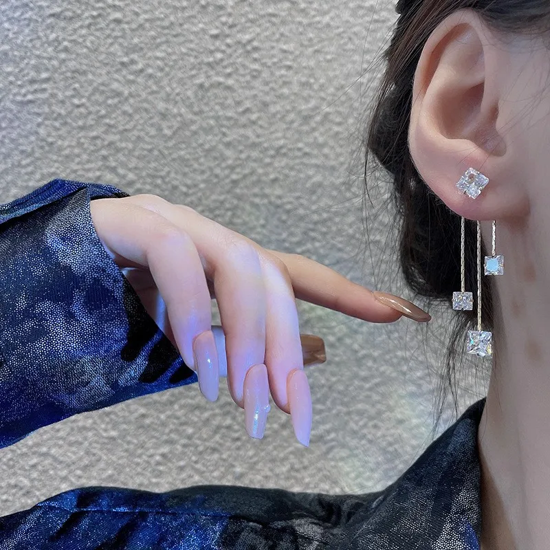 Ms 2022 South Korea Fashionable New Zircon Tassel Earrings, Personality, Contracted Temperament Elegant Jewelry Earring Party
Ms 2022 South Korea Fashionable New Zircon Tassel Earrings, Personality, Contracted Temperament Elegant Jewelry Earring Party