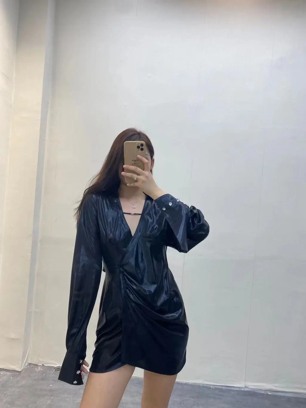 New products sweet cool heart machine V neck diamond button open back diamond chain strap sexy Jumpsuit shirt
New products sweet cool heart machine V neck diamond button open back diamond chain strap sexy Jumpsuit shirt