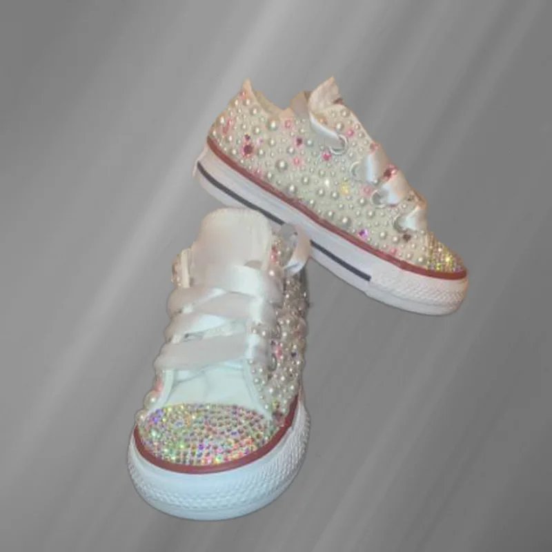 Low-top ribbon stitching pearl rhinestone canvas shoes street shooting comfortable handmade rhinestone vulcanized shoes 35-46
Low-top ribbon stitching pearl rhinestone canvas shoes street shooting comfortable handmade rhinestone vulcanized shoes 35-46