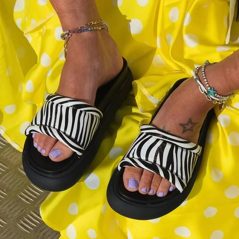 DOGHC Summer Slippers Women Literally Muffin Cake Thick Bottom Beach Slope Slope Beach Flip Flop Shoes Woman Slippers Women 2022
DOGHC Summer Slippers Women Literally Muffin Cake Thick Bottom Beach Slope Slope Beach Flip Flop Shoes Woman Slippers Women 2022