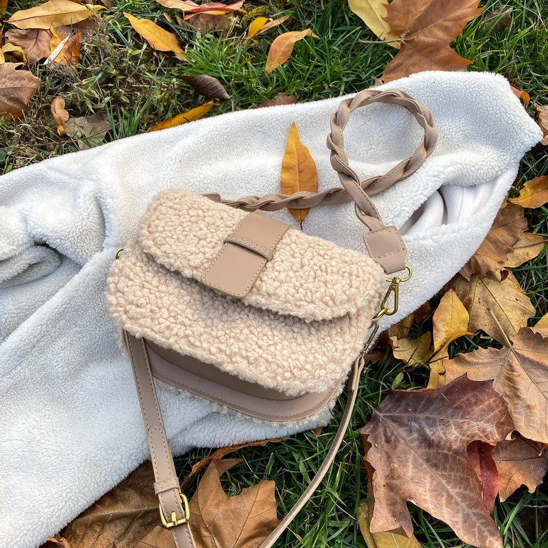 Women's Bag In Autumn Winter Imitation Cashmere Handbag and Purse Fashion One Shoulder Bag Messenger Bag Saddle Bags for Women
Women's Bag In Autumn Winter Imitation Cashmere Handbag and Purse Fashion One Shoulder Bag Messenger Bag Saddle Bags for Women
