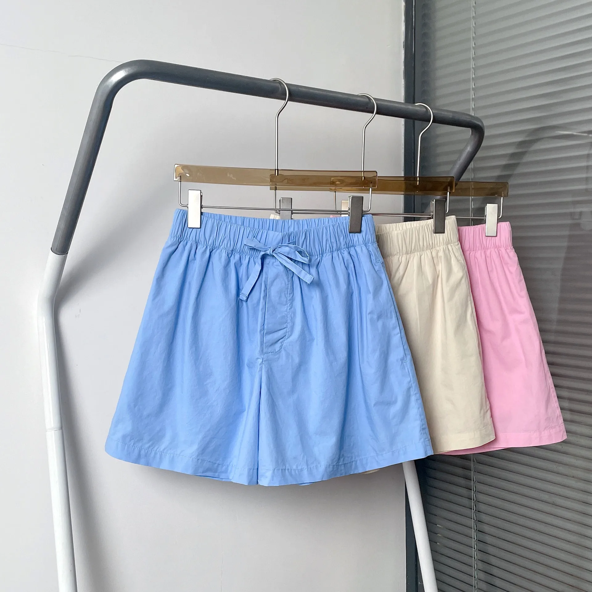 Women's Light Luxury Ladies Niche Design Fashion High Quality High Waist Curved Shorts
Women's Light Luxury Ladies Niche Design Fashion High Quality High Waist Curved Shorts