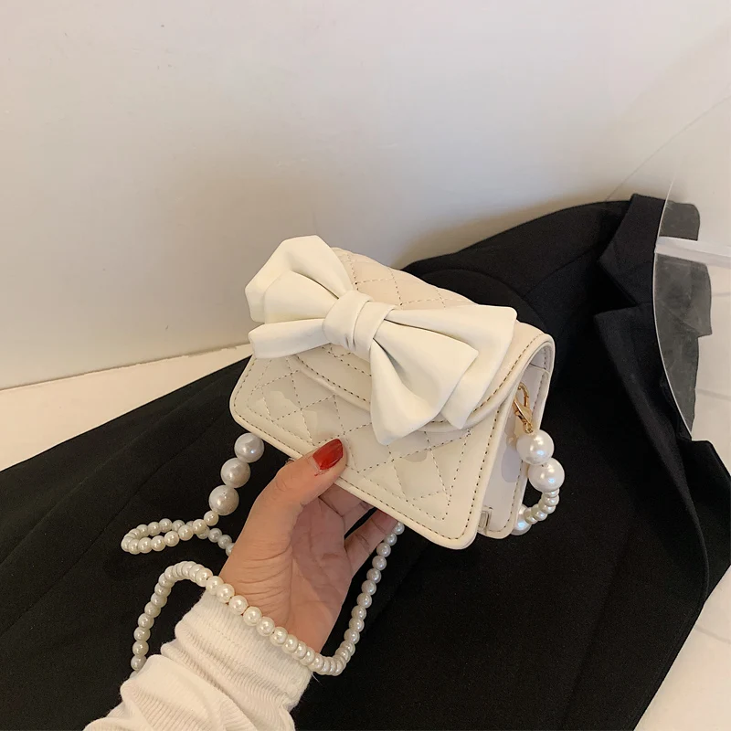 Top Quality 2021 New Designer Famous Brand Bags Luxury Bags Women trendy pearl design small hand-held messenger bag Fashion
Top Quality 2021 New Designer Famous Brand Bags Luxury Bags Women trendy pearl design small hand-held messenger bag Fashion