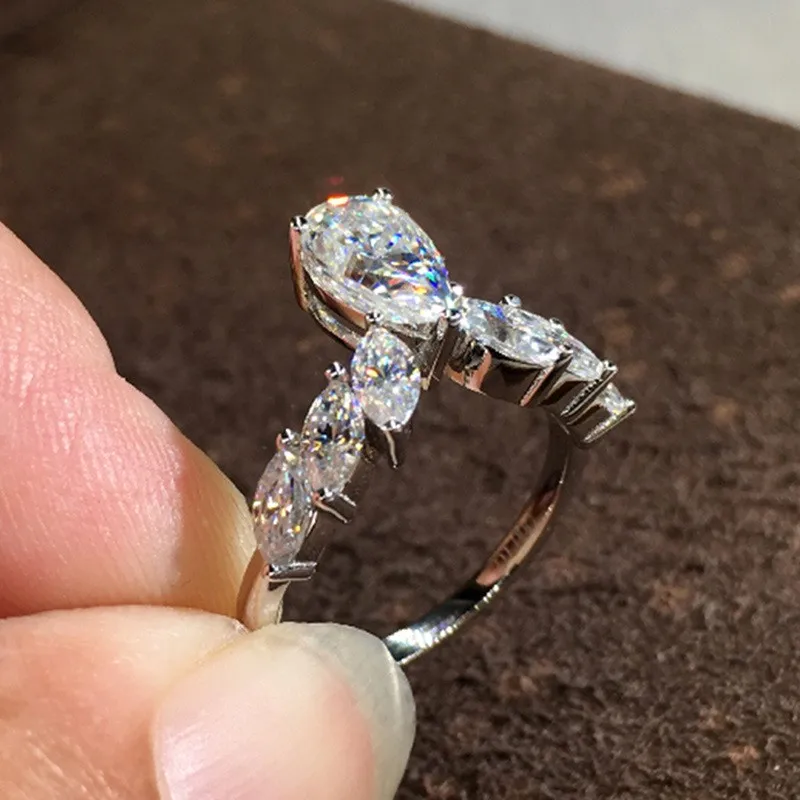 2023 New European and American White Geometric Teardrop Oval Crystal Rhine Zircon Women's Ring Wedding Engagement Bride Jewelry
2023 New European and American White Geometric Teardrop Oval Crystal Rhine Zircon Women's Ring Wedding Engagement Bride Jewelry