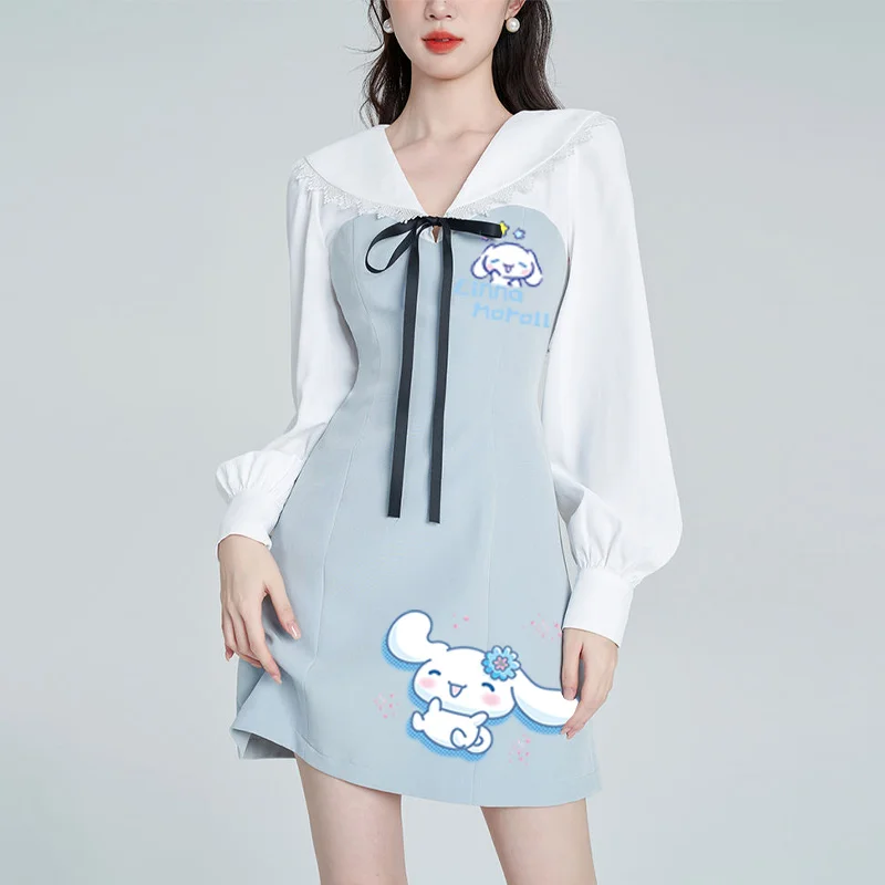 Платье-трапеция Sanrio с V-образным вырезом и длинными рукавами
Платье-трапеция Sanrio с V-образным вырезом и длинными рукавами