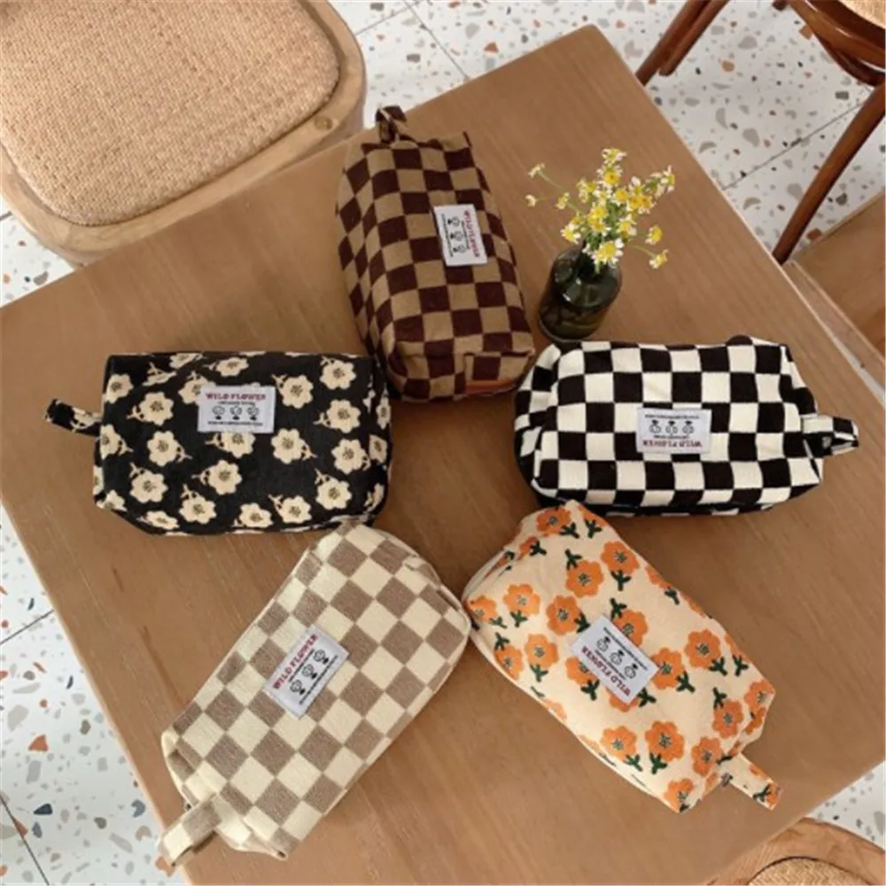 Corduroy Women Cosmetic Bag Plaid Flowers Makeup Pouch Zipper Lipstick Organizer Cases Travel Bag Clutch Phone Purse Pencil Case
Corduroy Women Cosmetic Bag Plaid Flowers Makeup Pouch Zipper Lipstick Organizer Cases Travel Bag Clutch Phone Purse Pencil Case