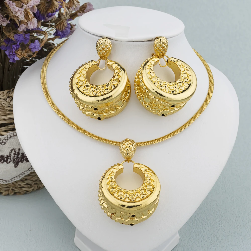 Big Pendant and Earrings for Lady Gilr Brazili Gold Plated Jewelry Set for Women Irregular Copper for Wedding Clothing Party
Big Pendant and Earrings for Lady Gilr Brazili Gold Plated Jewelry Set for Women Irregular Copper for Wedding Clothing Party