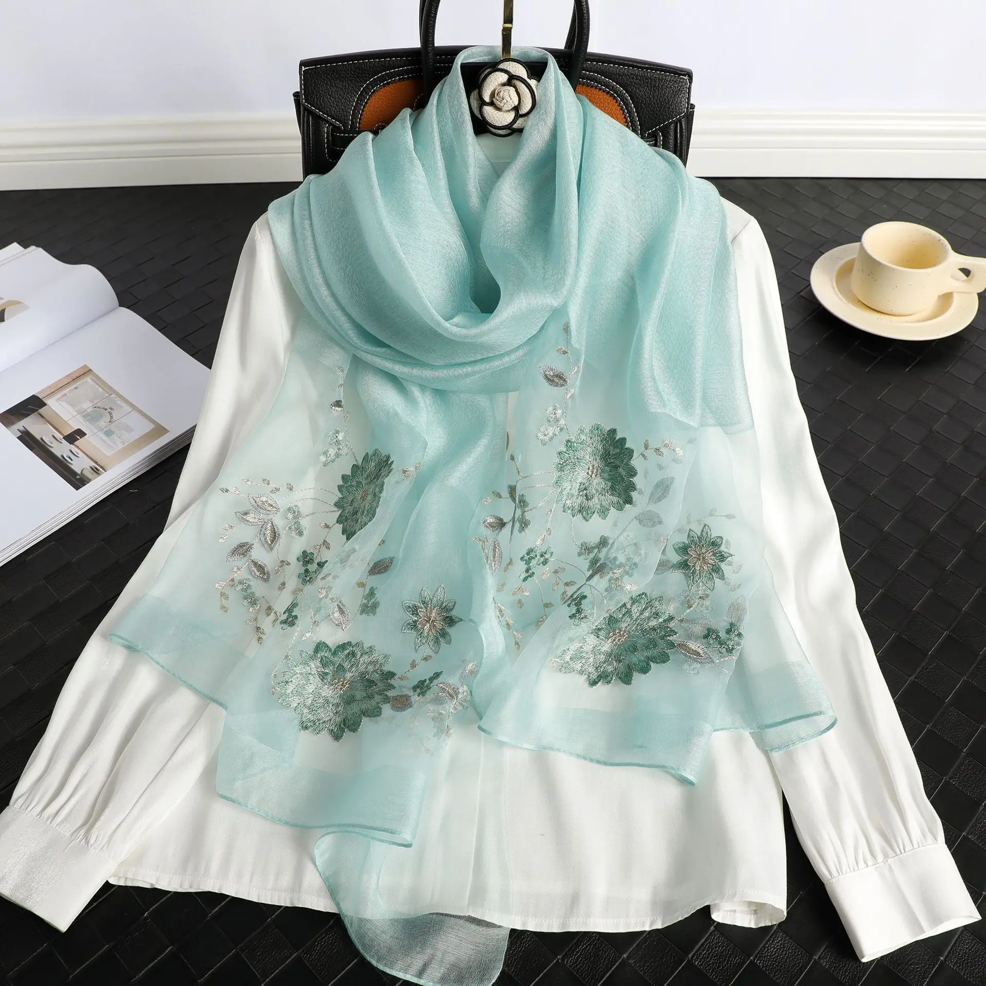 New 2022 Silk Scarf for Women Embroidery Shawl Wraps Female Wool Floral Bufanda Beach Stoles Hijab Head Scarves Hijab Echarpe
New 2022 Silk Scarf for Women Embroidery Shawl Wraps Female Wool Floral Bufanda Beach Stoles Hijab Head Scarves Hijab Echarpe
