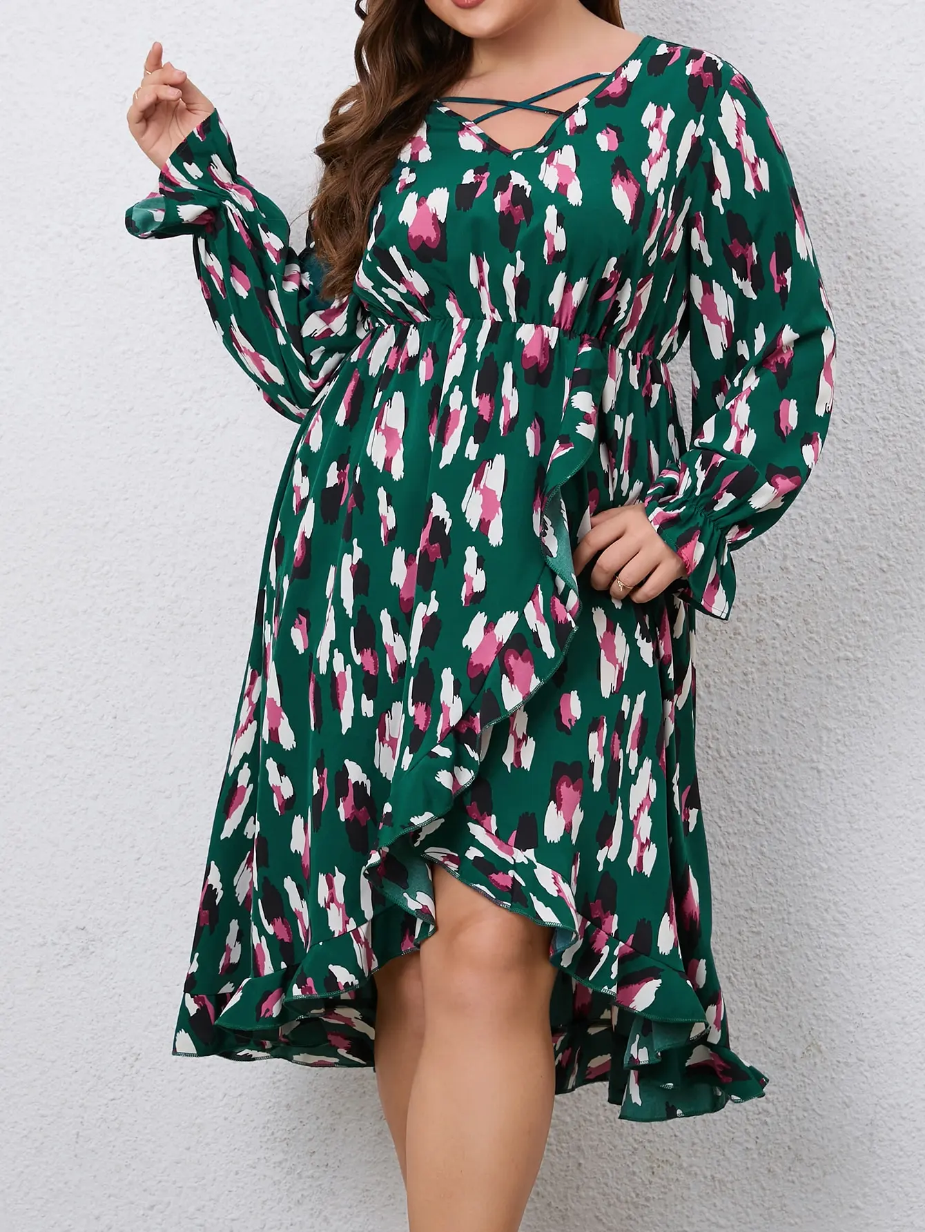 Женское платье с цветочным принтом и воланом, на осень 
Женское платье с цветочным принтом и воланом, на осень