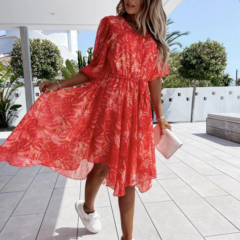 Женское платье с широким подолом, рукавом и цветочным принтом
Женское платье с широким подолом, рукавом и цветочным принтом