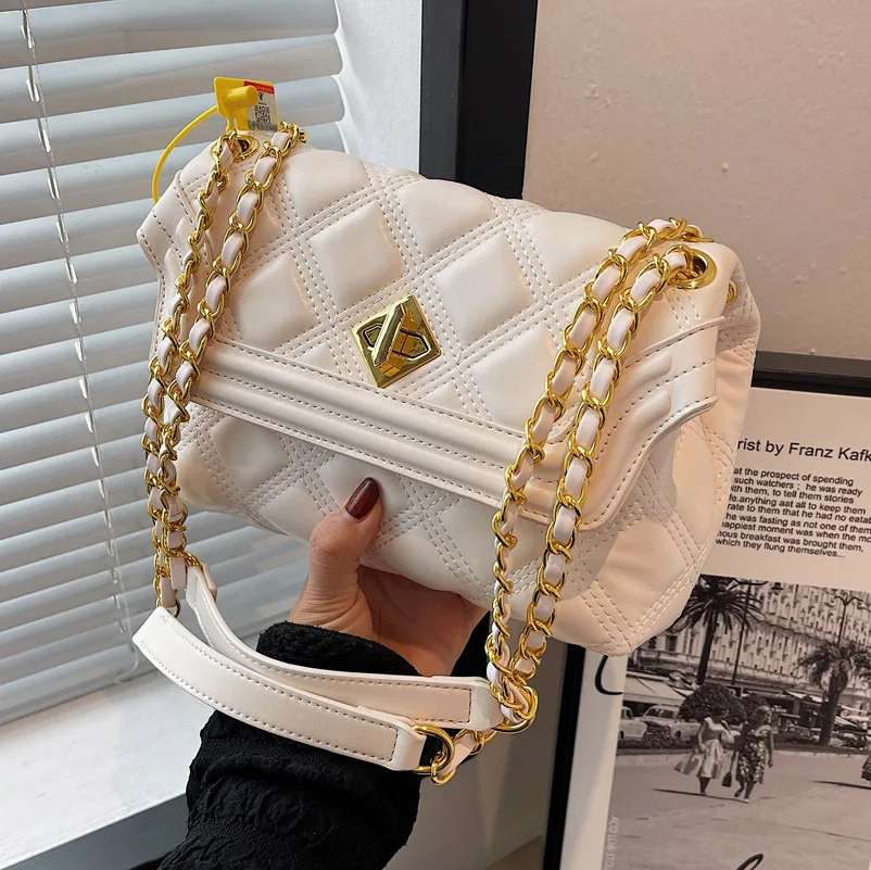 High-quality Women's Shoulder Bag 2022 New Popular All-match Rhombus Chain Bag Texture Niche Messenger Small Square Bag
High-quality Women's Shoulder Bag 2022 New Popular All-match Rhombus Chain Bag Texture Niche Messenger Small Square Bag