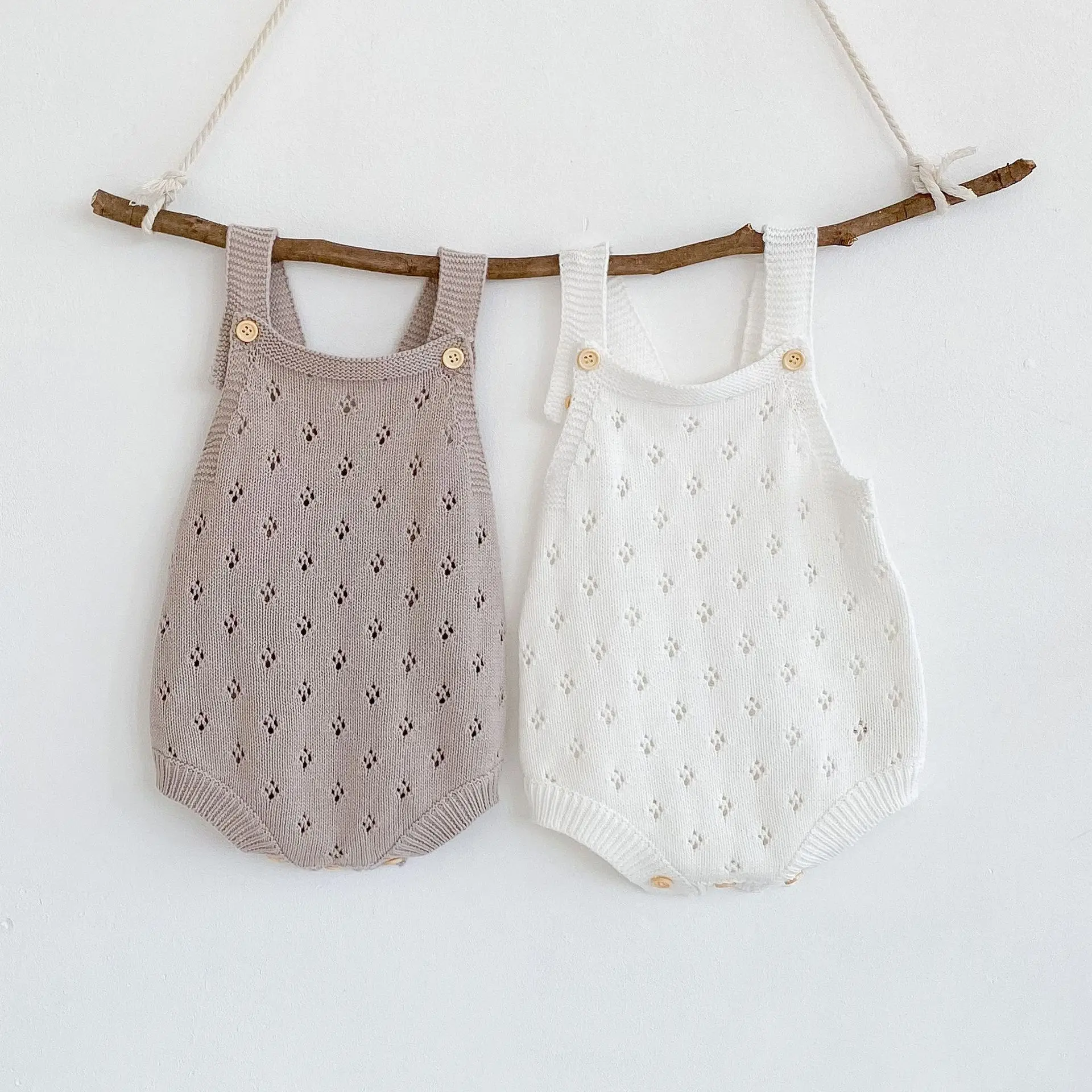 Autumn Infant Baby Girls Sweater Romper Hollow Back Strap Cotton Yarn Knitted Knitted Wool Jacket Fart Triangle Clothes
Autumn Infant Baby Girls Sweater Romper Hollow Back Strap Cotton Yarn Knitted Knitted Wool Jacket Fart Triangle Clothes