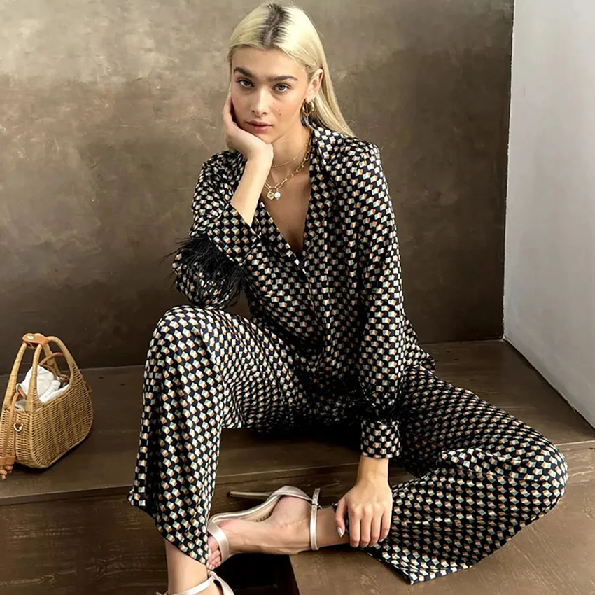 Autumn Long Sleeved Pajamas Printed Chessboard Shirt Trousers Feather Home Wear Fashionable Sexy Sleepwear Loungewear Women 2PCS
Autumn Long Sleeved Pajamas Printed Chessboard Shirt Trousers Feather Home Wear Fashionable Sexy Sleepwear Loungewear Women 2PCS