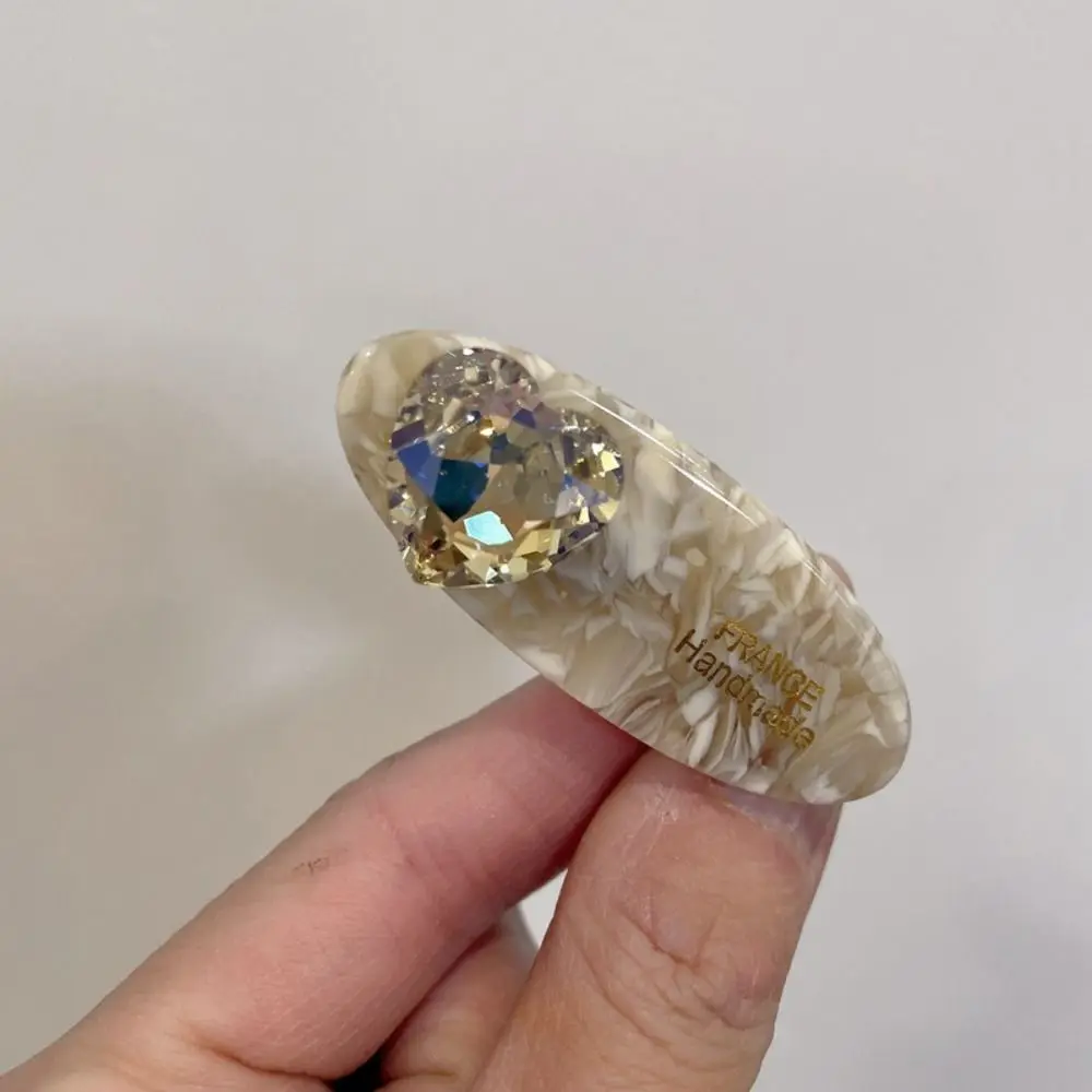 Vintage Fashion Rhinestone Elegant Heart Retro Duckbill Clip Girls Hair Clip Sweet Barrettes Korean Style Hairpin
Vintage Fashion Rhinestone Elegant Heart Retro Duckbill Clip Girls Hair Clip Sweet Barrettes Korean Style Hairpin