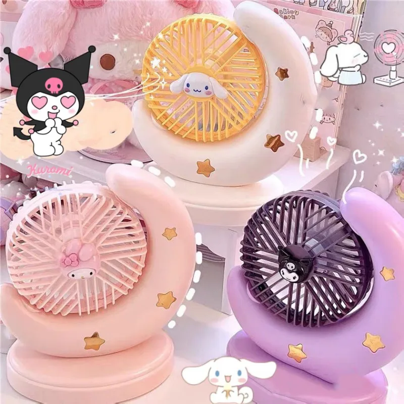 Аниме Kuromi Cinnamoroll настольный Usb маленький веер портативный веер для летнего студенческого общежития мультяшная Мелодия перезаряжаемый веер подарок для девочек
Аниме Kuromi Cinnamoroll настольный Usb маленький веер портативный веер для летнего студенческого общежития мультяшная Мелодия перезаряжаемый веер подарок для девочек